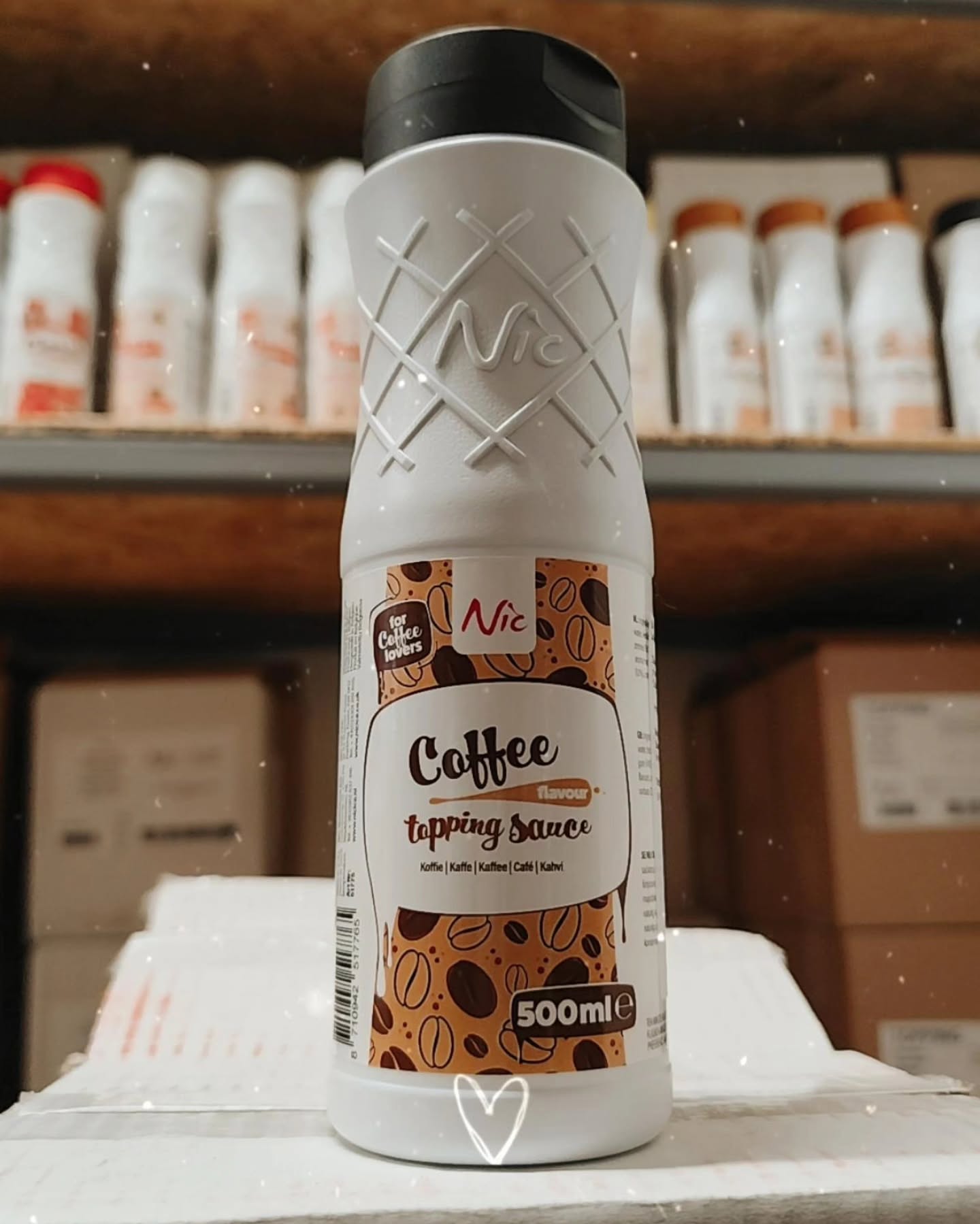 ☕ NOVINKA, KTORÁ VÁS DOSTANE! ☕
 Predstavujeme vám našu novú COFFEE POLEVU - dokonalé spojenie sladkého pokušenia a kávovej aromátiky! 🤩 Pre všetkých kávičkárov a milovníkov sladkých dobrodienií: 
• Dodá božskú chuť vašej zmrzline 
• Premení obyčajný dezert na luxusný zážitok
 • Ozvláštni váš ranný jogurt
 • Zdokonalí vaše waffle či palacinky 
• Vyčarí z torty skutočný kávový sen 💫
 Doprajte si jedinečnú chuť kávy v úplne novej podobe! Vyskúšajte našu COFFEE POLEVU - vašu novú závislosť 😉 Dostupné IBA U NÁS! 🎉 Nenechajte si ujsť túto lahôdku pre skutočných kávových gurmánov ❤️

 #coffeelover #novinka #musthave #sladkepokusenie